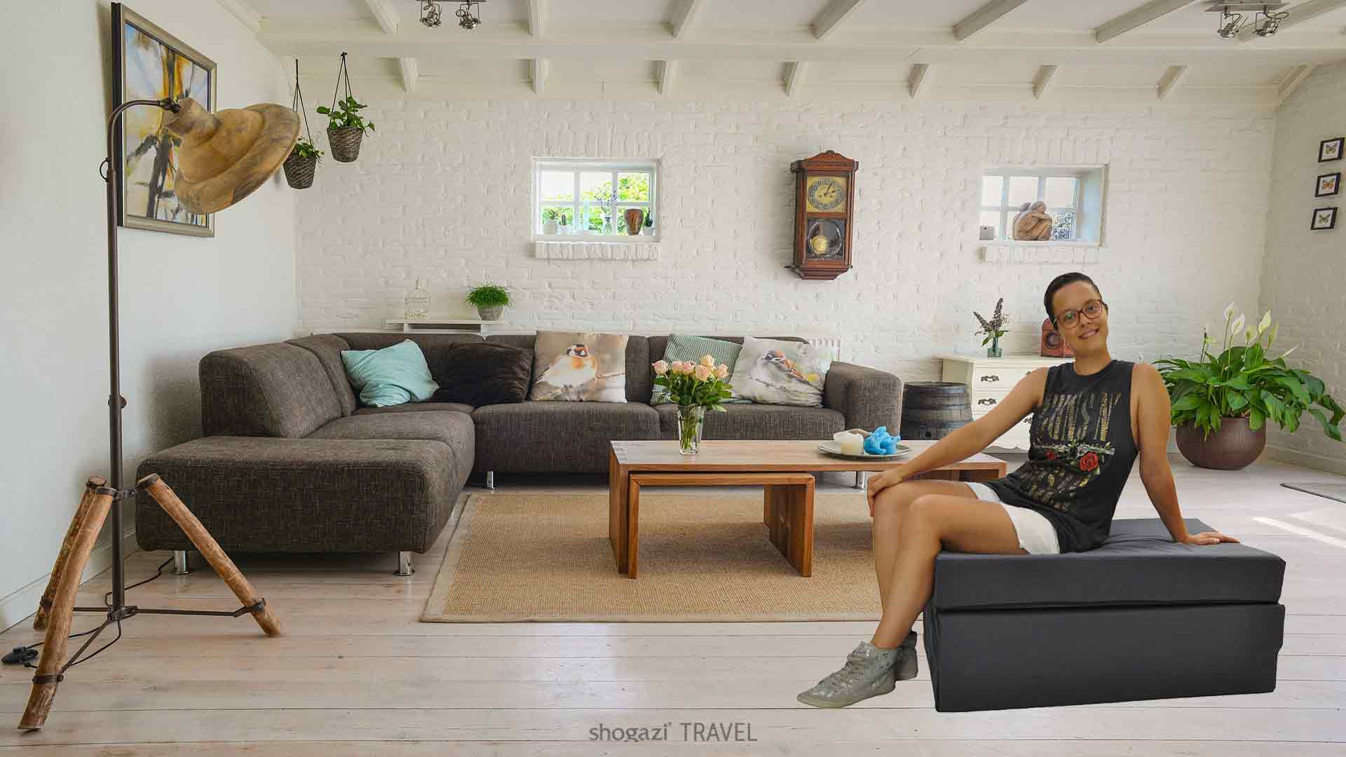 Gästematratze als Sitzgelegenheit für das Wohnzimmer in anthrazit